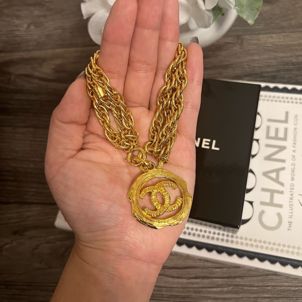 CHANEL Vintage Gold CC Multistrand Bracelet - Picture 4 of 7